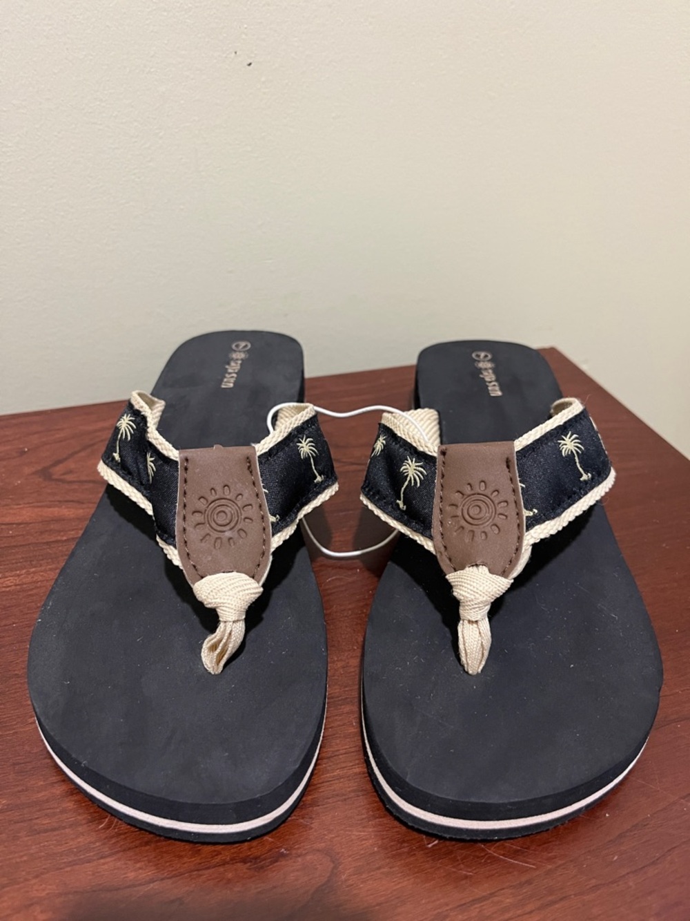 raya sun Black and Cream Palm-Accent Flip Flops